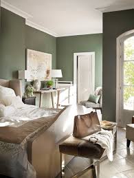 Chambre vert et gris a plafond haut et tableau floral. 1001 Idees Comment Integrer La Peinture Vert De Gris Dans Son Interieur