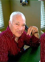 Derek Kinney's Instagram, Twitter & Facebook