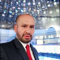 50+ perfiles de «Efren Peña»