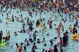 Bisa dibilang ancol adalah ikon wisata di jakarta karena popularitasnya sejak zaman dahulu. Tsunami Selat Sunda Tak Pengaruhi Gelombang Di Pantai Ancol