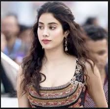 In this photo, janhvi is seen walking the red carpet with her family for 'english vinglish' premiere at the 37th toronto international film. Birthday Special Jhanvi Kapoor Childhood Photos Collection Check Pics In Slide Newstrack English 1
