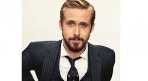 La coupe undercut est idéale pour pour un visage de forme de triangle, on peut choisir une coupe courte avec des volumes sur les côtés. Coiffure Homme Pour Ou Contre La Raie Sur Le Cote Marie France Magazine Feminin