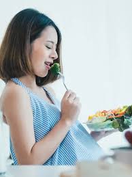 Anda bisa memilih jenis makanan yang baik dikonsumsi pada setiap bagian trimester sesuai untuk kebutuhan janin dan ibu hamil. 4 Ide Makan Malam Sehat Untuk Ibu Hamil Lifestyle Fimela Com