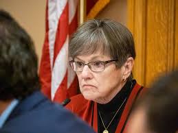 Ellie Bates (@ellmarie6)