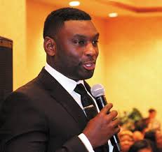 Large crowd gathers for Black Tie Affair and its many recognitions