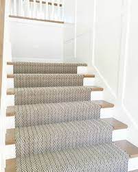Wir zeigen schöne gestaltungsideen und helfen ihnen bei der wahl zwischen auslegware, treppenläufer und stufenmatten. Modernes Treppendesign Treppenteppich Fischgratenmuster Sehr Auffallend Treppenteppich Treppen Teppiche Haus Deko