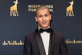 Bilal wahib is in zijn jeugd niet altijd een lieverdje geweest. Bilal Wahib Doet Vanavond Zijn Verhaal Bij Op1 Show Ad Nl