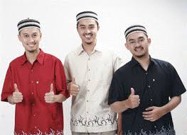 .solla'alaikallah huya adnani ya musthofa ya saf watar rahmanni alhamdulillah hillazi atthoni hazzal hunamat thoyyibal ardhani hazzal hunamat thoyyibal ardhani ahmad dumathuhu alal jumnani salla' alaikallah hufill. Solla Alaikallah Lyrics Chords By Inteam