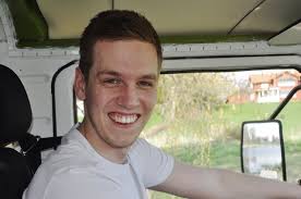 Husbilen från 1978 blev Amanda och Emils stora drömprojekt: ”Den gick  sönder på vägen hem när vi köpte den”