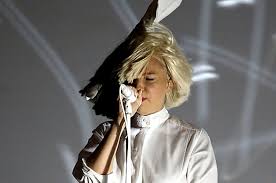 The real reason sia always hides her face. Sia S Face Was Exposed By Some Petty Wind At A Concert