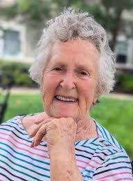 Stacy Traxler's Instagram, Twitter & Facebook