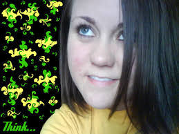 Amber Kneece's Instagram, Twitter & Facebook