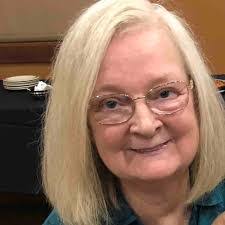 Lori Demoss's Instagram, Twitter & Facebook