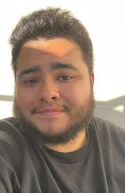 Does the guy in the middle look like Stephen Fry?