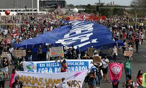 Manifestantes se reuniram contra o governo de jair bolsonaro, na manhã deste sábado (13), em brasília. 1nql2yrctok2qm