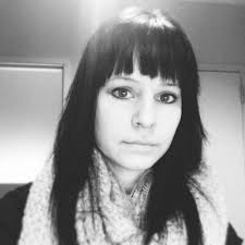 Liz Lowrie (@lizzylowrie)