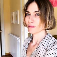 L'ultima tendenza inverno 2021 2022 è il taglio capelli sliced bob, un caschetto pari con ciuffi leggermente più lunghi che abbracciano il . Taglio Capelli Corti Bob Ecco Il Caschetto Dell Estate 2020 Amica