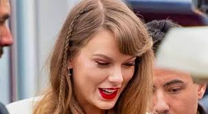 Social Media Is Losing Their Minds Over Taylor Swift's Special New Year's  Eve Game Outfit At Bengals-Chiefs Game (PICS) READ MORE:  https://www.totalprosports.com/nfl/taylor-swift-bengals-chiefs-game-new-years-eve-game-outfit/