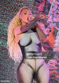 9,344 Iggy Azalea Performing Stock Photos, High-Res Pictures, and ...