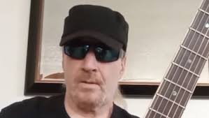 Watch: ALICE COOPER Reunites With Original Bassist DENNIS DUNAWAY On Stage  In Connecticut