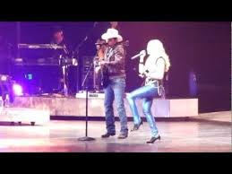 Remind Me Brad Paisley Surprises Carrie Underwood While Singing Nashville 9 23 2012 Country Music Videos Little Girl Singing Brad Paisley