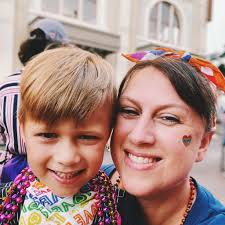 Does anyone know any families or churches who know parents who are  struggling this Christmas and aren't able to buy their kids Christmas  presents? DM me