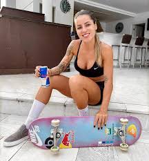 She began skating at age 9 and her grandmother bought her first skateboard when she was 11. Leticia Bufoni Facebook