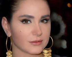 صورة الفنانة السورية المسيحية ديما قندلفت ترتدي الحجاب المدينة نيوز Black Backgrounds Image Hoop Earrings