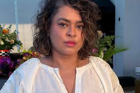 Ex-BBB Amanda vai posar nua em junho, diz jornal