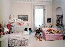 The Original Budget Makeover Jackie Kennedy S White House White House Rooms White House Bedroom House