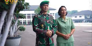 Umur 73 tahun) adalah menteri koordinator bidang kemaritiman republik indonesia kabinet kerja pada juli 2016 dan dipilih kembali pada masa kabinet. Ini Potret Paulina Panjaitan Istri Mayjen Maruli Simanjuntak Juga Putri Menko Luhut Merdeka Com