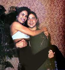 Please read and follow the rules before posting, please. 10 Beautiful Photos Of Selena To Remember Her Selena Quintanilla Selena And Chris Perez Selena And Chris