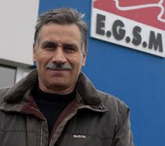 TROIS QUESTIONS A…