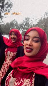 Bestii 🥰👯‍♀️ #sister #twinsisters #fyp @Kemu hijab gifts 🎁