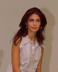 Nel nuovo thriller romantico di rai uno, sorelle, l'attrice è una donna. Anna Valle