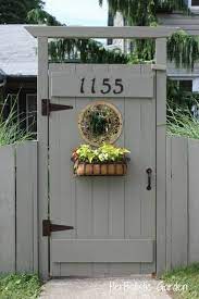 10 Stupefying Cool Tips Cafe Fence Design Dog Fence Chain Link Fence Photography Girl Fence Lighting Walks Mode Garden Gate Design Backyard Gates Garden Gates