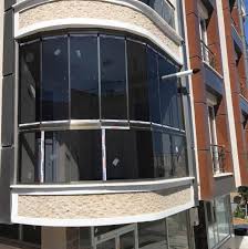 Cam balkon sistemleri, camların alüminyum raylar içerisinde hareket edip balkonun uygun köşelerinde katlanarak açılması temeline dayanır. Beylikduzu Balkon Kapatma Istanbul Cam Balkon Firmasi