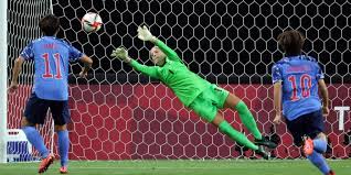 Elite ambassador and canadian pro goalkeeper. Video Canada S Steph Labbe Makes Heroic Pk Save Despite Tears Injury