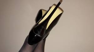 Tacchi a spillo sporchi e gambe in nylon 4K