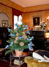 Hearts are other major players in the christmas decorations. Decorated In An Old House In New York Very Well For Christmas Interior Design Ideas Ofdesign