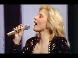 Sylvie Vartan Nicolas 1980 En 2020 Chanteurs Francais Chanson Chanteur
