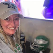 What is the average selling price for handmade pocket hugs in the US?