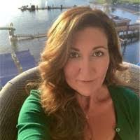 Amanda Drewery's Instagram, Twitter & Facebook