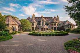 Former Pizza Hut Entrepreneur S 50 000 Sq Ft Fort Wayne In Mansion For 30m Photos Pricey Pads Mansions Gothic Mansion Colonial Mansion