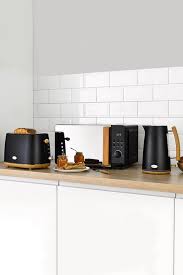 When breakfast and lunch hit, the kettle here are our favourite toaster and kettle sets, available to purchase together to give you a lot less hassle. Daewoo Skandik Wood Effect Kettle Toaster And 800w Mirrored Microwave Set Studio