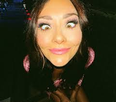 Polly Madden's Instagram, Twitter & Facebook