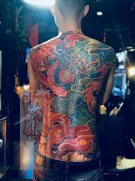 Hình in thiết kế hoa văn, màu sắc tươi sáng và hình như xăm thật. Top 23 Hinh XÄƒm Cho Nam Má»‡nh Thá»• 1990 1991 1998 1999 Hinh XÄƒm Hinh XÄƒm Cho Nam XÄƒm