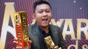 Denny caknan cp official : Biodata Denny Caknan Penyanyi Lagu Ngawi Nagih Janji