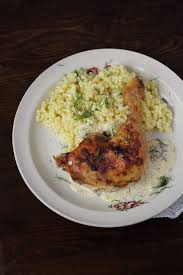 Oul de găină este o sursă bună de proteine, seleniu, riboflavină, vitamina b12 și fosfor. Pui Fraged Cu Sos De Smantana Si Cus Cus Food Recipes Dinner