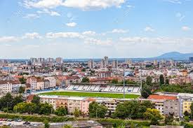 Alle märkte miete └ wohnungen immobilien auto & mobiles └ pkw landwirtschaft technik & büro haus & garten bekanntschaften fürs kind hobby & freizeit reise & urlaub tierwelt fundgrube. Zagreb Kroatien 12 Juni Panorama Der Stadt Schiessen Von Oben Von Der Hochhaus Mit Blick Auf Das Stadion Des Fussball Club Zagreb Am 12 Juni 2013 In Zagreb Kroatien Lizenzfreie Fotos Bilder